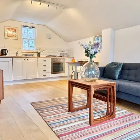 The Coach House, Penzance- Cosy Nook For 2